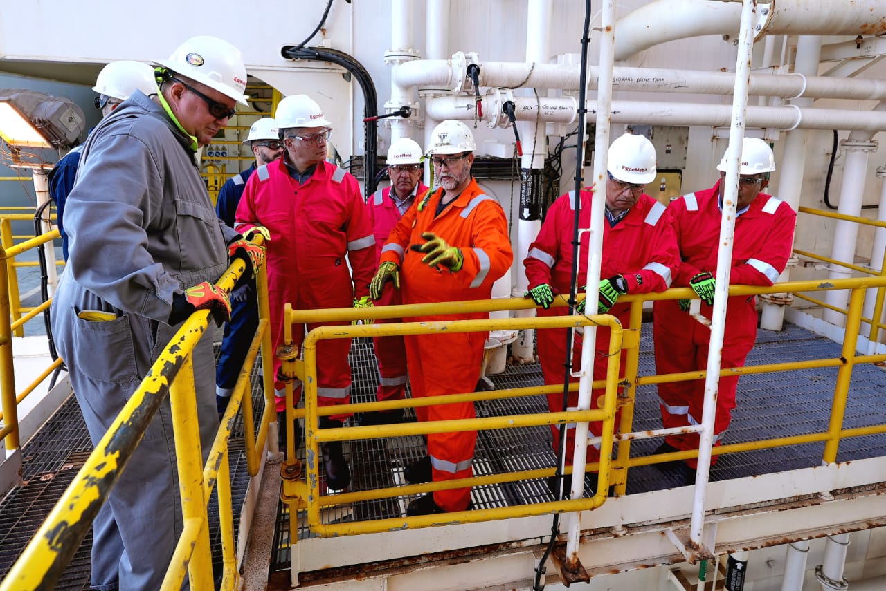 وزير البترول يتفقد أعمال حفر أول بئر استكشافي للغاز بمراقيا